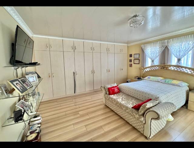 4 BEDROOM HOUSE FOR SALE IN WINCHESTER HILLS